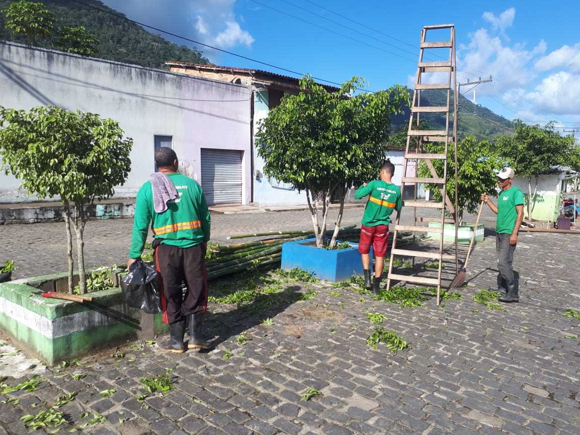 Camacã: Prefeitura realiza Mutirão de limpeza e pintura no Distrito de Jacareci